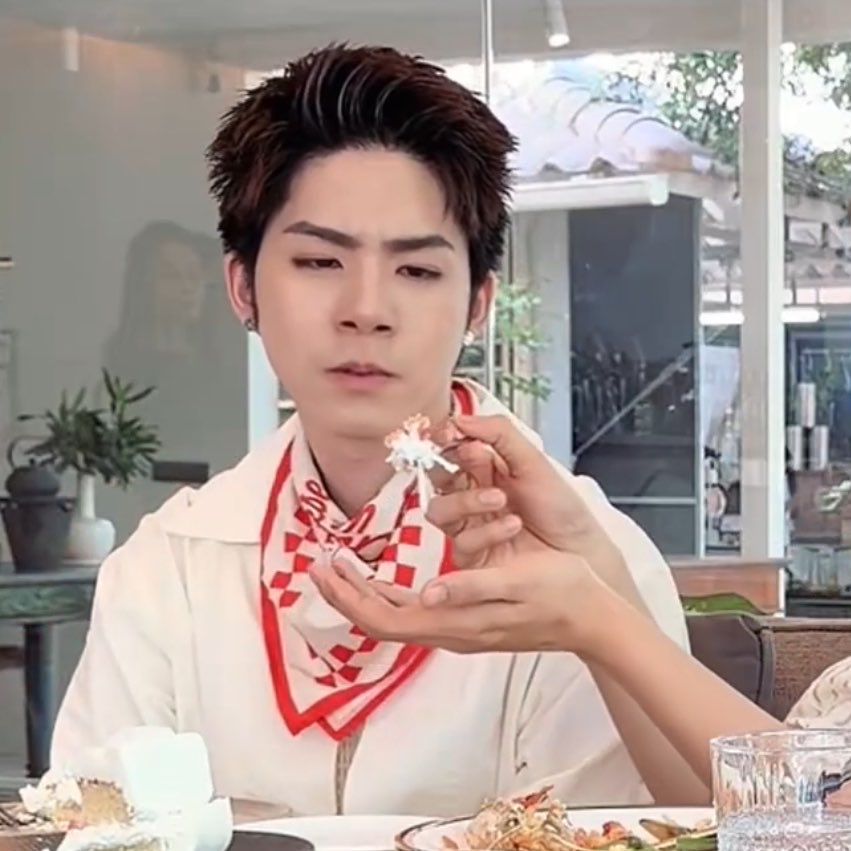 eleganseu's tweet photo. P'Net don't tease nong!!!! 😭

A LOVELY DAY WITH NETJJ 
#BareNoteTripxNetJJ #NetJJ https://t.co/V5VjSVNQ9T