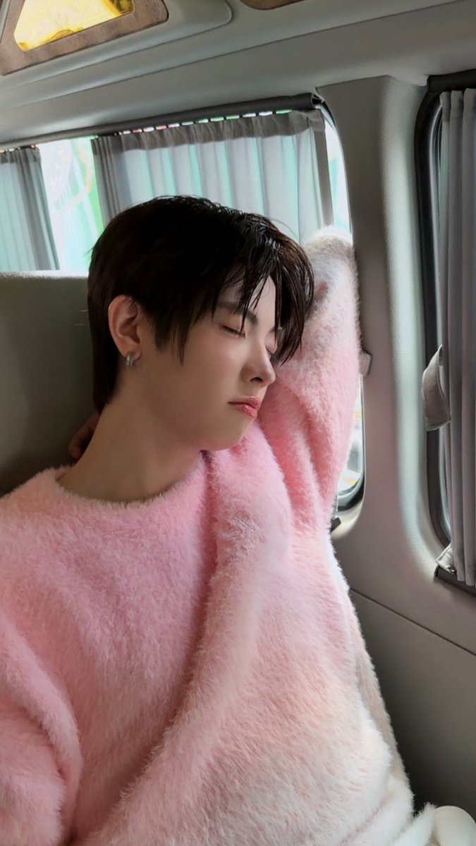 firstonefanclub's tweet photo. อาต้อยกับอาแจ้นี่เหมือนอาเควิ้กเยยนาเนี่ย🐈✨

#แหมวของอาเควิ้ก https://t.co/UYySE8De4V