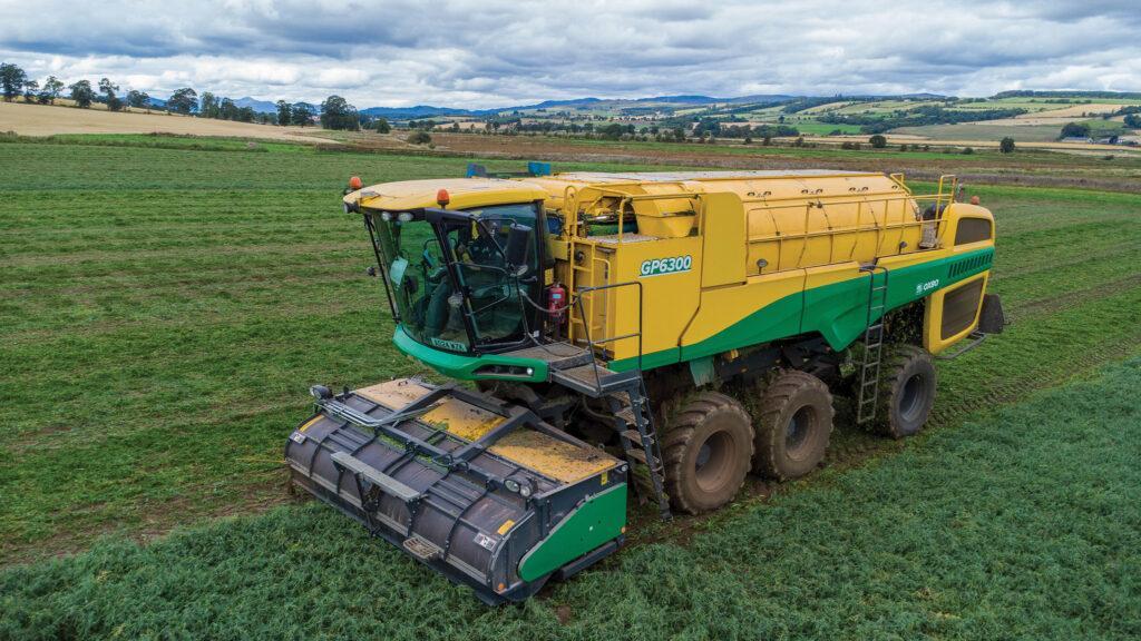 FarmersWeekly's tweet photo. Oxbo's AutoHarvest puts cameras in control of crop quality - Farmers Weekly https://t.co/mfptFwcTDN https://t.co/HXwHpxtma3