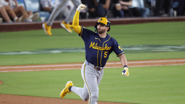 sportful's tweet photo. 🚨 Brewers Add Brandon Woodruff to Roster

The two-time All-Star makes an unexpected return from a shoulder injury as Milwaukee prepares to face Tampa Bay in its first World Series since 1982. He replaces Chad Patrick on the 26-man roster. https://t.co/5q4owgBUaI