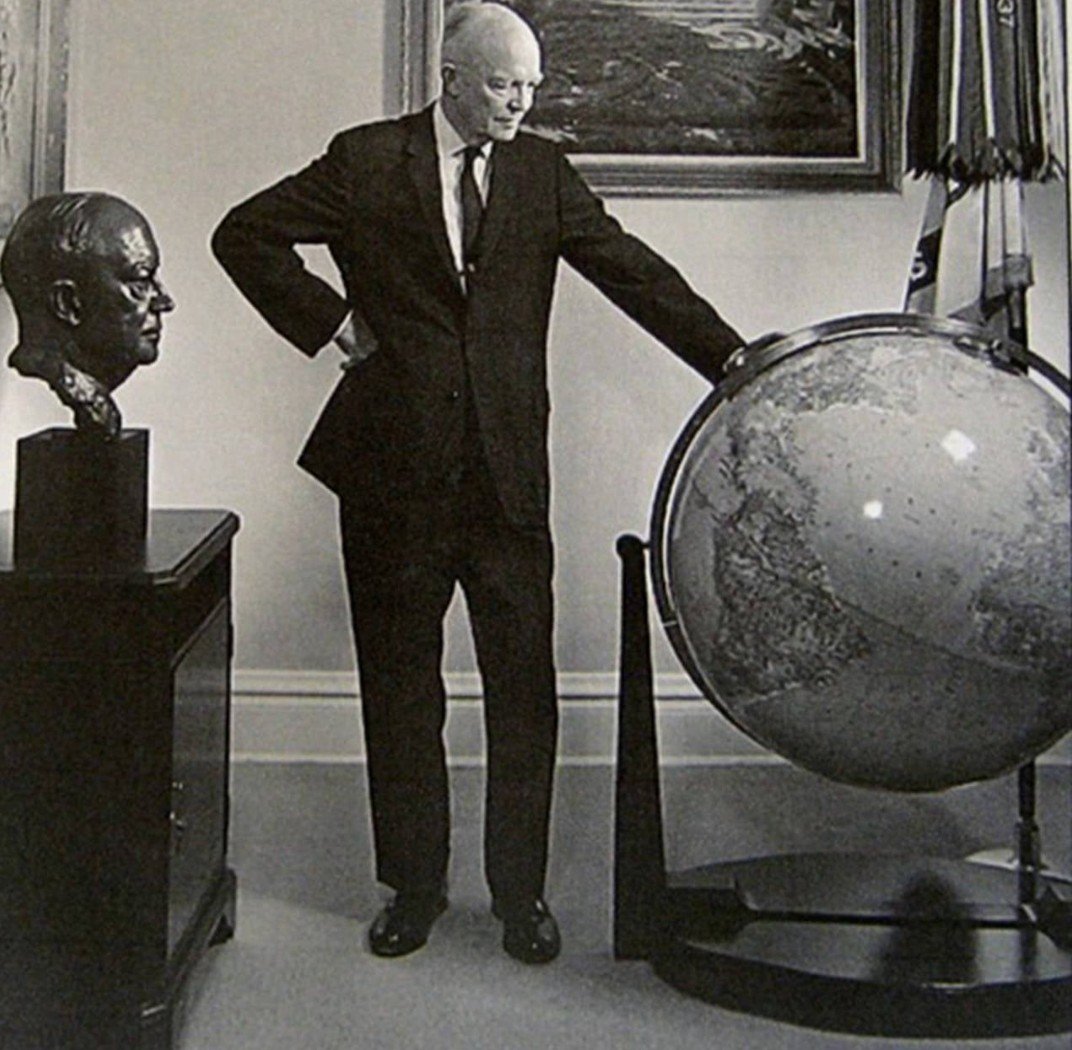 DanQverymuch's tweet photo. @davegreenidge57 Anyone can see that globe isn't Ike's, it's  a globe bar, for booze. https://t.co/brPNmPxCBN