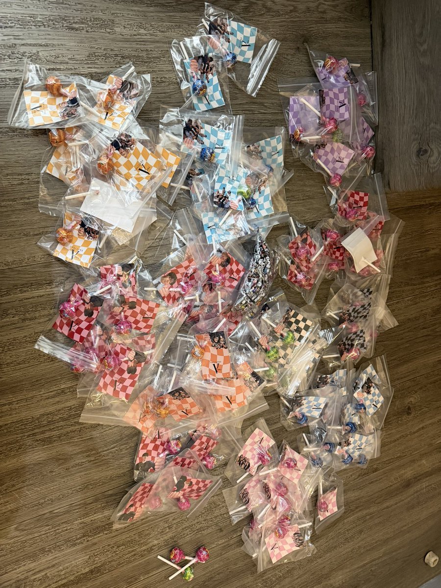 aasmjae's tweet photo. sorting out the freebies for afest tomorrow
#TheAFestival https://t.co/oG36b4k0uk