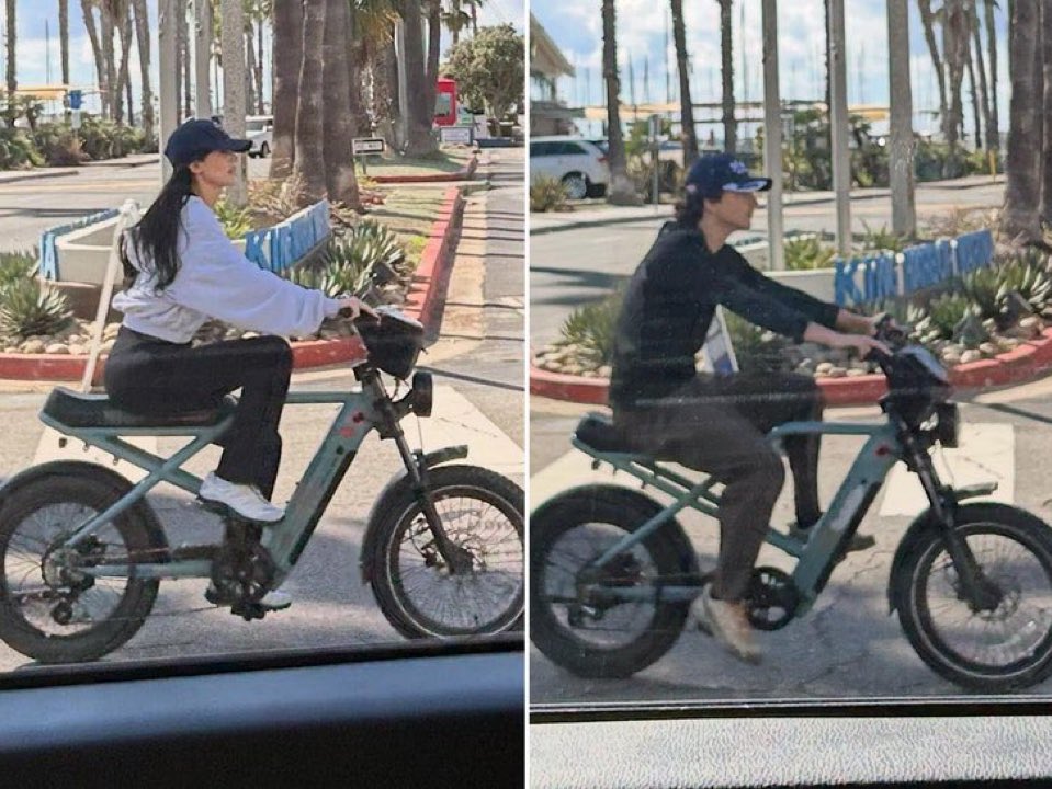 timotheeupdates's tweet photo. Timothée Chalamet and Kylie Jenner spotted bike riding through LA beach cities. 🚲

via @TMZ https://t.co/Iu74SGnxr0