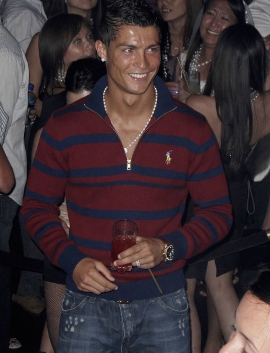HardestFitPics's tweet photo. Cristiano Ronaldo throwback swag https://t.co/raB8Kx4Mra