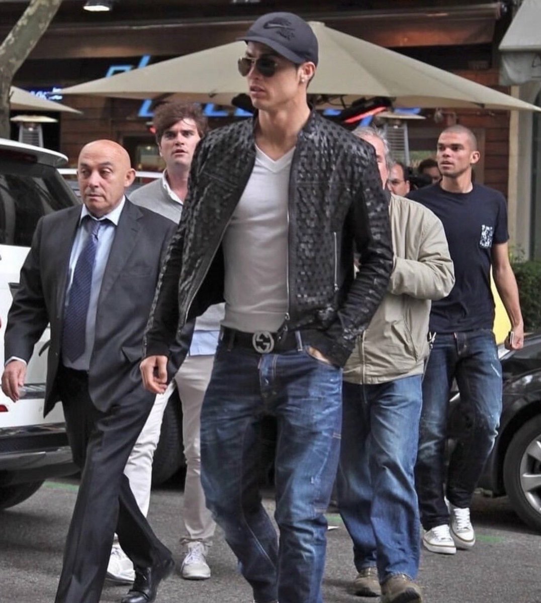 HardestFitPics's tweet photo. Cristiano Ronaldo throwback swag https://t.co/raB8Kx4Mra