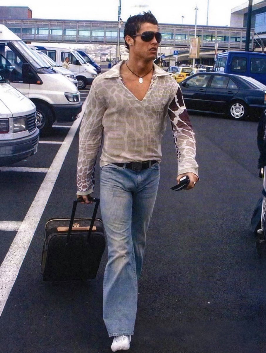 HardestFitPics's tweet photo. Cristiano Ronaldo throwback swag https://t.co/raB8Kx4Mra