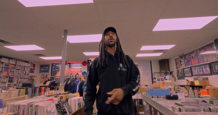 PaperChaserBlog's tweet photo. New Video Alert! Boldy James @BoldyJames - Love Me Now dlvr.​it/TW2PSq https://t.co/KWC05SoH5O