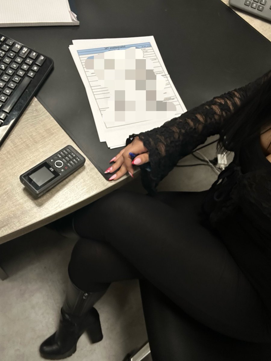krvavibalkan's tweet photo. J’ai mis les bottes de catwoman aujourd’hui  🫦 https://t.co/hPNlUGEQb6