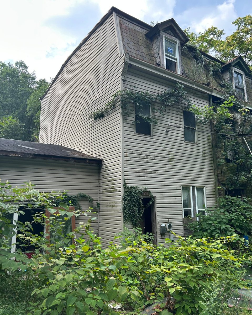 Pittsburgh's tweet photo. Next stop on #DemolitionDispatch: Perry Hilltop/Perry South!

We're continuing to tackle blight across Pittsburgh, removing condemned &amp; unsafe buildings.

Thanks to our Department of Permits, Licenses, and Inspections (PLI) &amp; local demolition contractors for their hard work! https://t.co/fQcaO9QViH