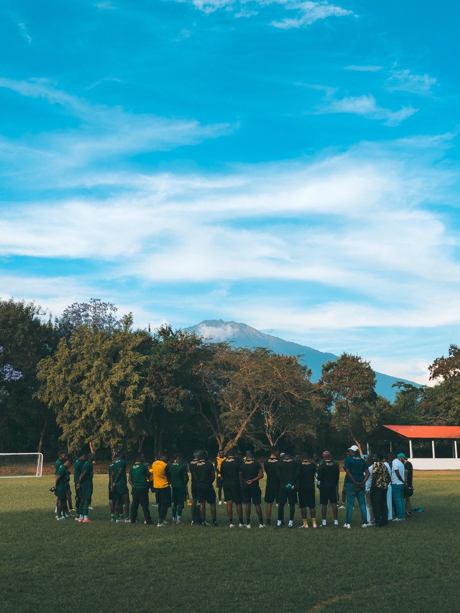 Yanga na TRA leo: wachezaji wa Yanga wakiwa mazoezini jijini Arusha kujiandaa na TRA United