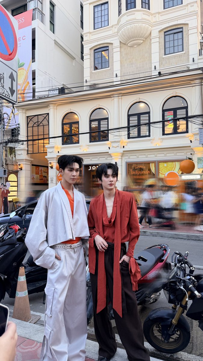 OP_Socials's tweet photo. เก็บตกบรรยากาศงาน Oriental Princess 🍊“MIRACLE C EXHIBITION”✨🖼️

หล่อเป็นแก้วเป็นแสงมากค่ะ🦋🐱🍊✨🧡 AAS WITH OP MIRACLE C

#อู๋เซฟเลิฟผิวใสใน3วัน 
#OrientalPrincessxAuAuSave https://t.co/c11MYJ00EX