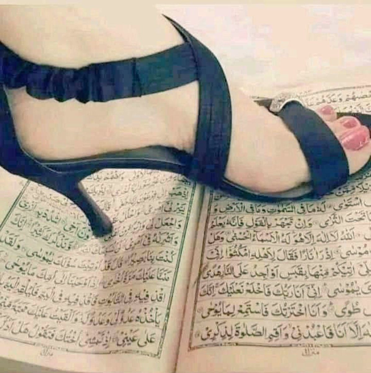 92bs7Nd92's tweet photo. @ItsZahrah9 Shame on those who believe in Islam https://t.co/N6uS4kIZYC