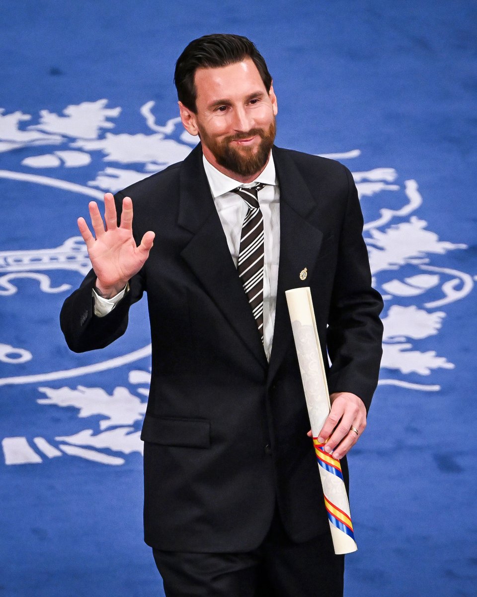 brfootball's tweet photo. Leo Messi receives the 2026 Princess of Asturias Award for Sports in Oviedo ✨🇪🇸

It is one of Spain's highest honors which he earned based on "his exceptional sporting career and his formidable and continued charitable work to promote access to education and health care for the most disadvantaged children."