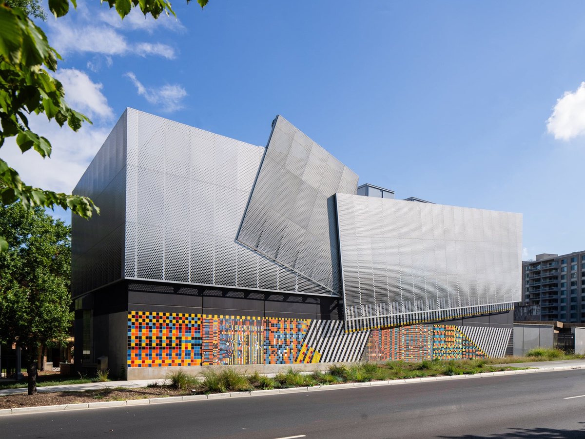 archinect's tweet photo. Atelier Manferdini has completed inVisible, a new facade for Dominion Energy’s Crystal Substation in Virginia. Ceramic tiles, anodized aluminum &amp; programmable LED lighting transform the infrastructure into an architectural installation. 📸 Dave Huh

https://t.co/ooDYkbiwyM https://t.co/6EE41fW7lz