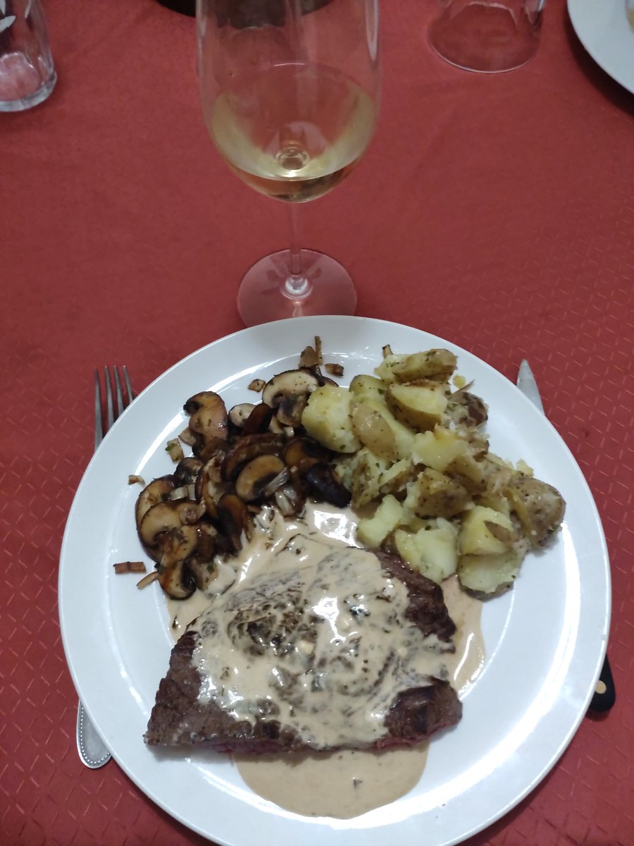 ArKorrigan's tweet photo. Petit repas entre mecs, mes fils et moi. https://t.co/SaUbg7fXr8