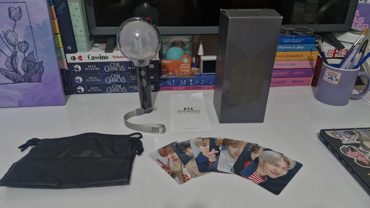 Ellaz9ne's tweet photo. VENDA VENDO BTS
Armybomb oficial SE special edition (ORIGINAL)
500+ frete
Mando foto e vídeo na dm
Com todos os acessórios inclusos, inclusive os photcards
Sem avaria
Nunca usada
Ligada somente para teste
#VENDABTS #armybomb #BTS_WORLDTOUR_ARIRANG #BTS #vendakpop https://t.co/kLJroN9DOb