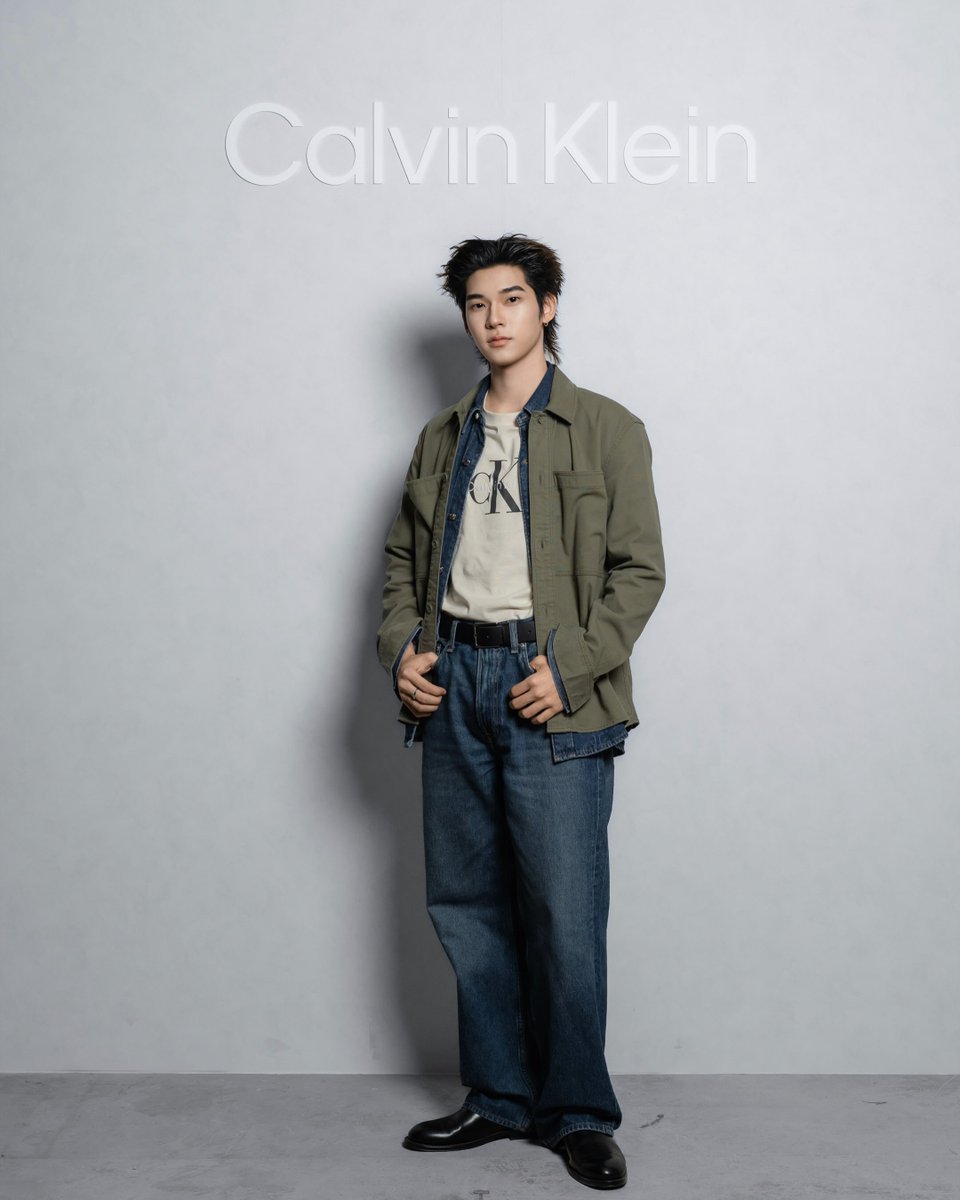 central2tporbr's tweet photo. 📸 Novas fotos do TeeTee no evento da Calvin Klein em Xangai! 👖💜✨

VAVAs, passem lá no Instagram para conferir as fotos, deixar o like e comentar bastante, mostrando todo o nosso apoio ao TeeTee! 🐶🫶🏻

🔗 https://t.co/LfDJqdQDVr

TEETEE WITH CK
#CalvinKleinxTeeTee #CalvinKlein 
#twnpich #TeeTeePor #ตี๋ตี๋ปอร์ #central2teeporbr

-🦋