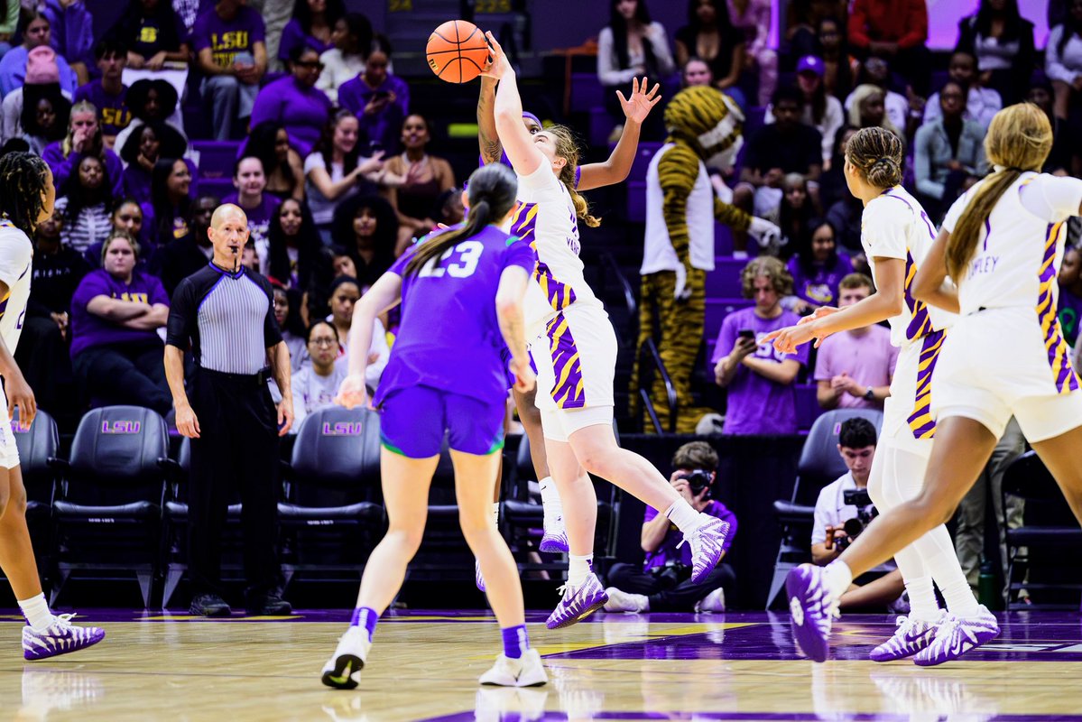 LSUwbkb's tweet photo. Lockdown Mode 😤🔒 https://t.co/zfIWbtFPqX
