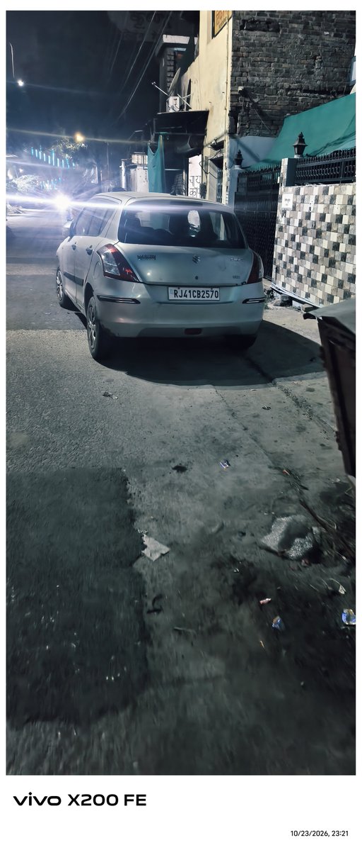 _avi4's tweet photo. @IgpKota @KotaPolice रेलवे कॉलोनी थाने के अंतर्गत बापू कॉलोनी रंगपुर रोड पर जोरदार एक्सिडेंट पिछली रात को हुआ.. 24 घंटे से ज्यादा समय बीत जाने के बाद भी गाड़ी रोड पर पड़ी हुई है मेरा निवेदन है कि गाड़ी को यहां उठवाया जाए और दोषियों के खिलाफ कड़ी से कड़ी कार्यवाही की जाए @RajCMO https://t.co/PRCt2o7004