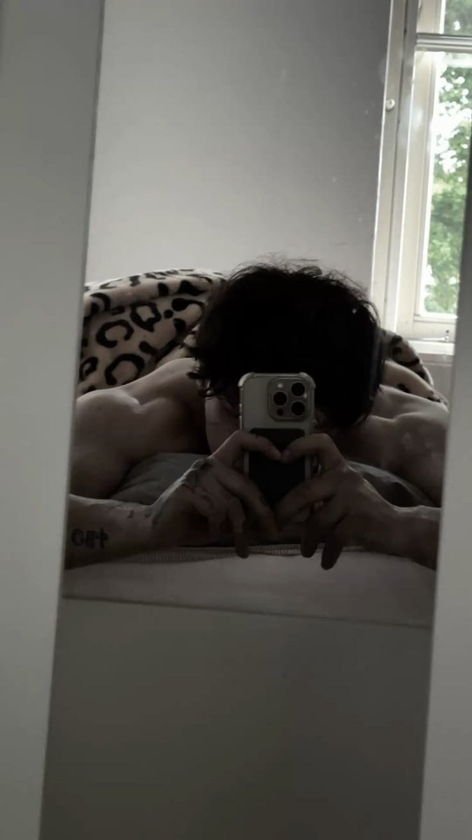 WilliamWayne3's tweet photo. If the night is for sleeping, we'll make it for singing at this〕┈─  𖬺’  are you having a good time? this is just the beginning.

#Freerol https://t.co/QnMSgyoRS9