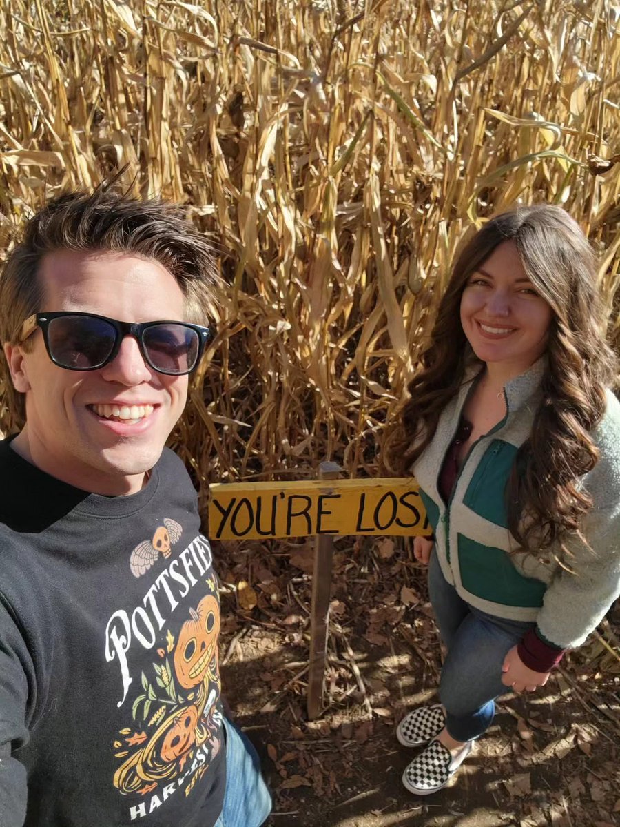 tomality's tweet photo. Halloweekend (Part 3/4) - 🎃 Corn maze (where we made friends with a snake!), a quick Hampton Beach detour (where we made friends with a seagull!)... https://t.co/rT4gAUdYY5