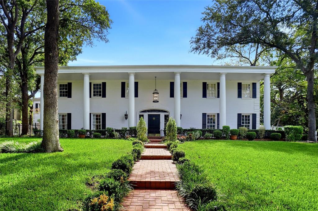 LUXRE's tweet photo. Welcome to 4106 Shady Valley Drive. Just a short walk to Shady Valley Golf Course. Original homestead for the developer of Shady Valley.

🗝️ Sharon Hodnett Real Estate Team | $1,100,000 USD | https://t.co/2KUm3IXWYI https://t.co/ud2f6TtHUS