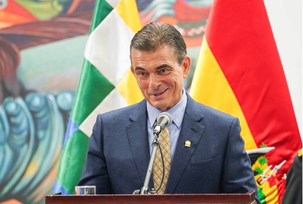 uce_bolivia's tweet photo. El presidente Rodrigo Paz exhortó a bolivianas y bolivianos a ser dueños de su destino y creer en sí mismos para transformar su presente y futuro. Esta reflexión la hizo en un contexto de crisis económica que sólo se superará si la población cree “con toda el alma” en sí misma. https://t.co/LzCcR1FXvQ