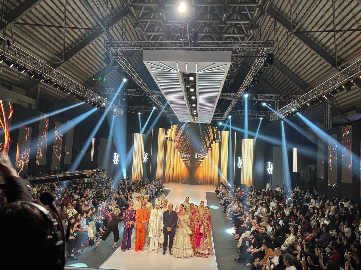 JaneMarriottUK's tweet photo. Laan Fashion Week, Lahore - "Made in Pakistan. Worn by the World." Thanks for a great opening night! https://t.co/W2ZAR6MxsH