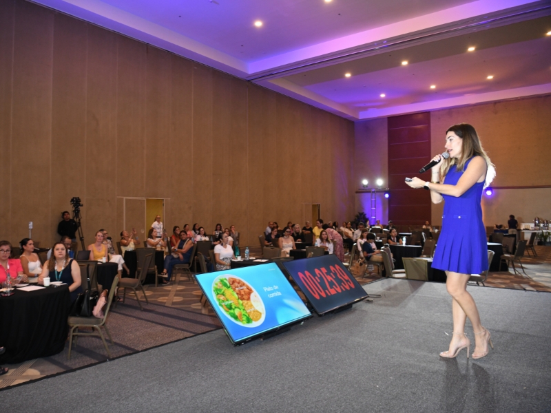 IMCP's tweet photo. Los acompañantes de los convencionistas disfrutaron de la #conferencia de Paola Shape: Tu cuerpo habla, ¿lo estás escuchando?🤔 https://t.co/YTLWChbkVN