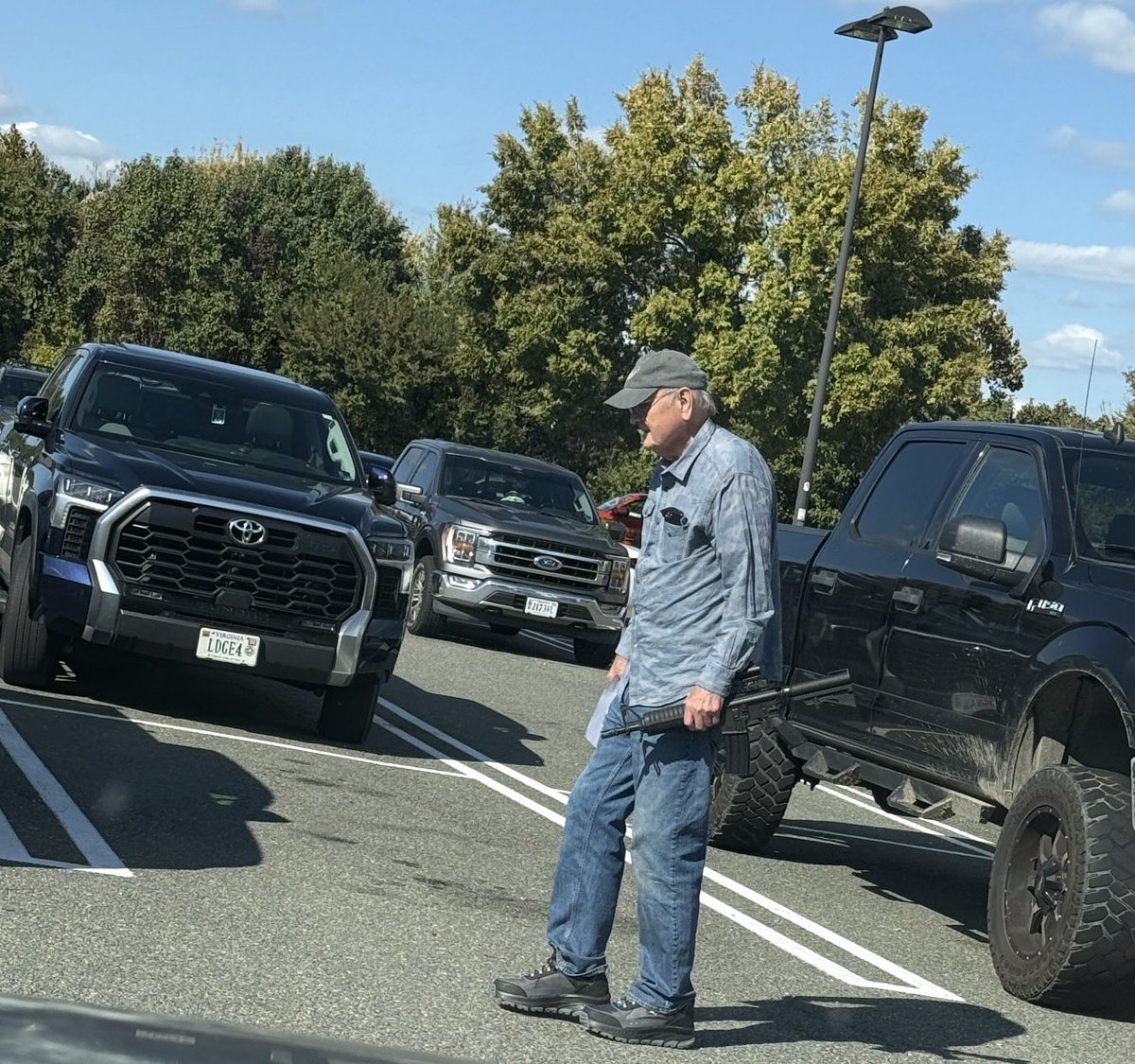 EVILGIRLIES's tweet photo. Leaving the gun shop td and pawpaw got the piece on him https://t.co/rEITPjW9Zs