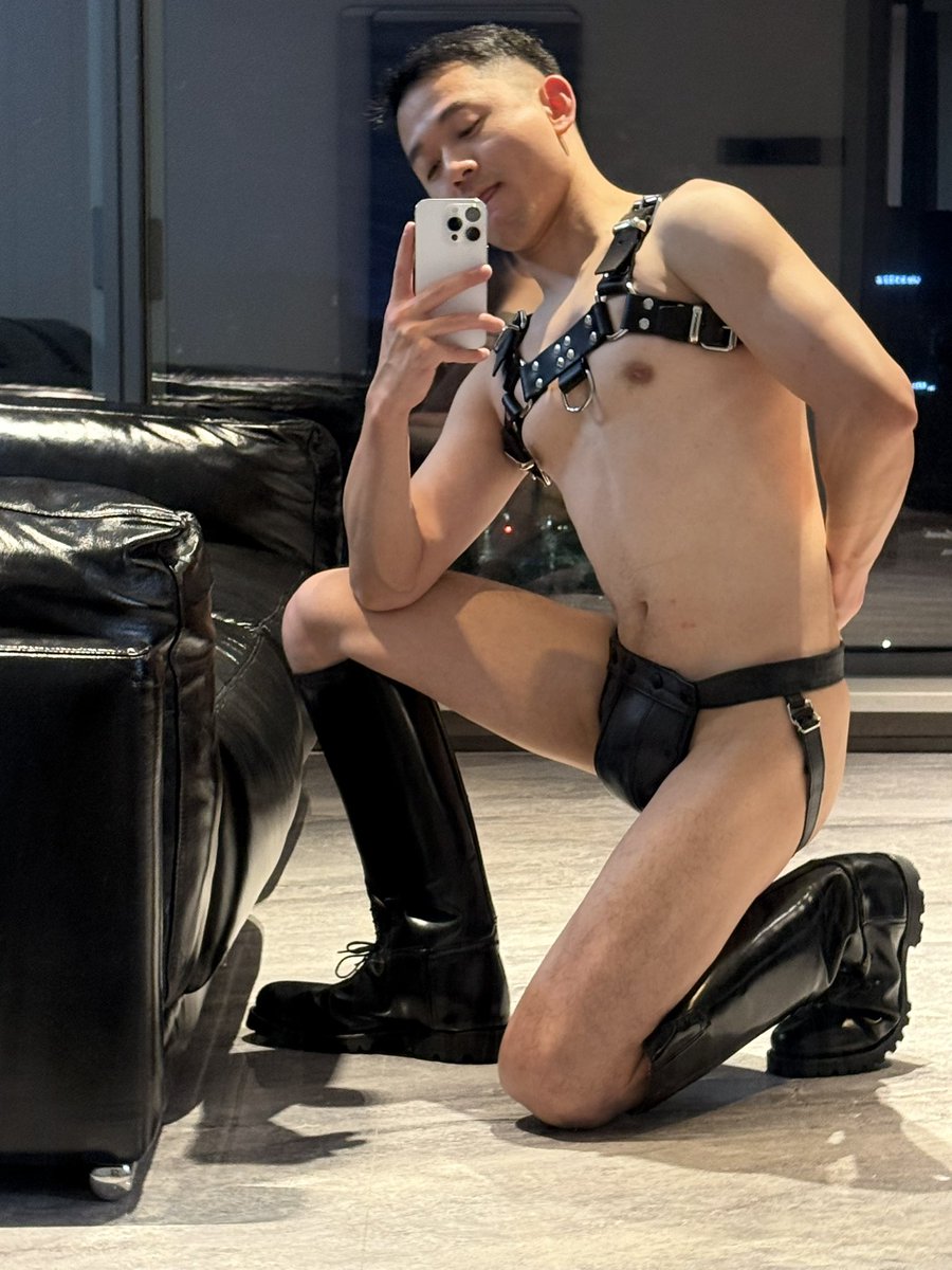 herkunft1's tweet photo. #Leatherfetish #Boots #Harness #MisterB #马靴恋物 https://t.co/i4lRO8zjqQ