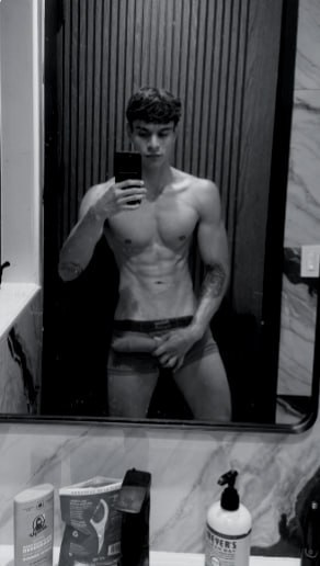 Danilosouzaph's tweet photo. nude version in comments https://t.co/qGFfHMcvmj