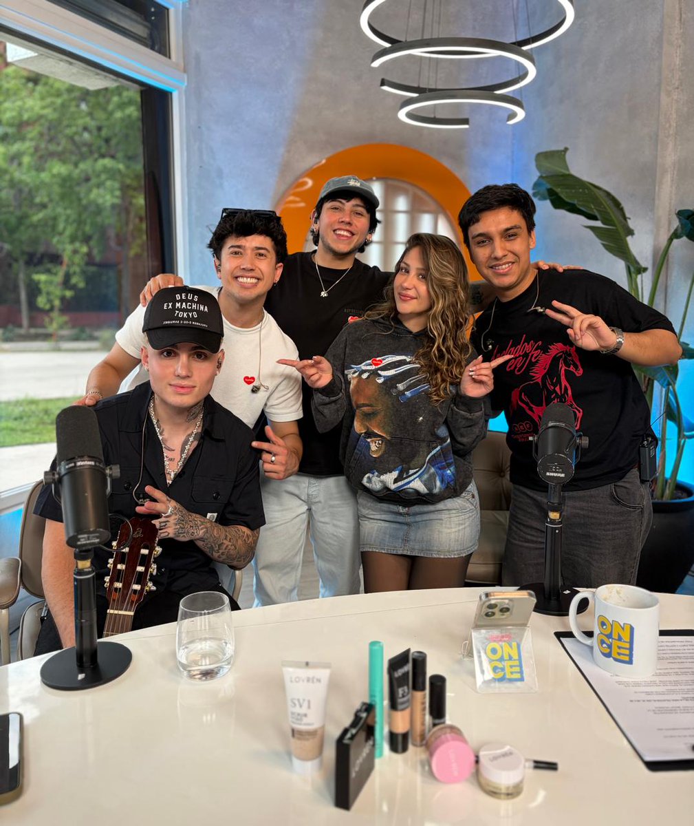 OnceStreamcl's tweet photo. ¡Cerramos la semana con un invitado y con el cumpleañero! 😍🥳
Nos volvemos a encontrar el lunes a las 13:00 hrs. en #DéjaloPasar 🩵 https://t.co/c4kLiCvffu