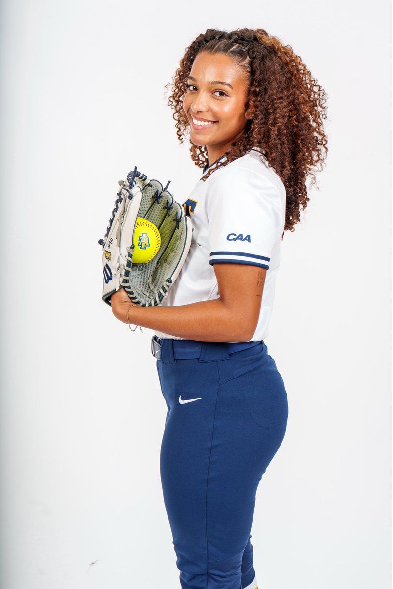 jayahnav_sb28's tweet photo. Officially an Aggie 💙💛🐾 
 @NCATSOFTBALL https://t.co/LFe9pHDDwq