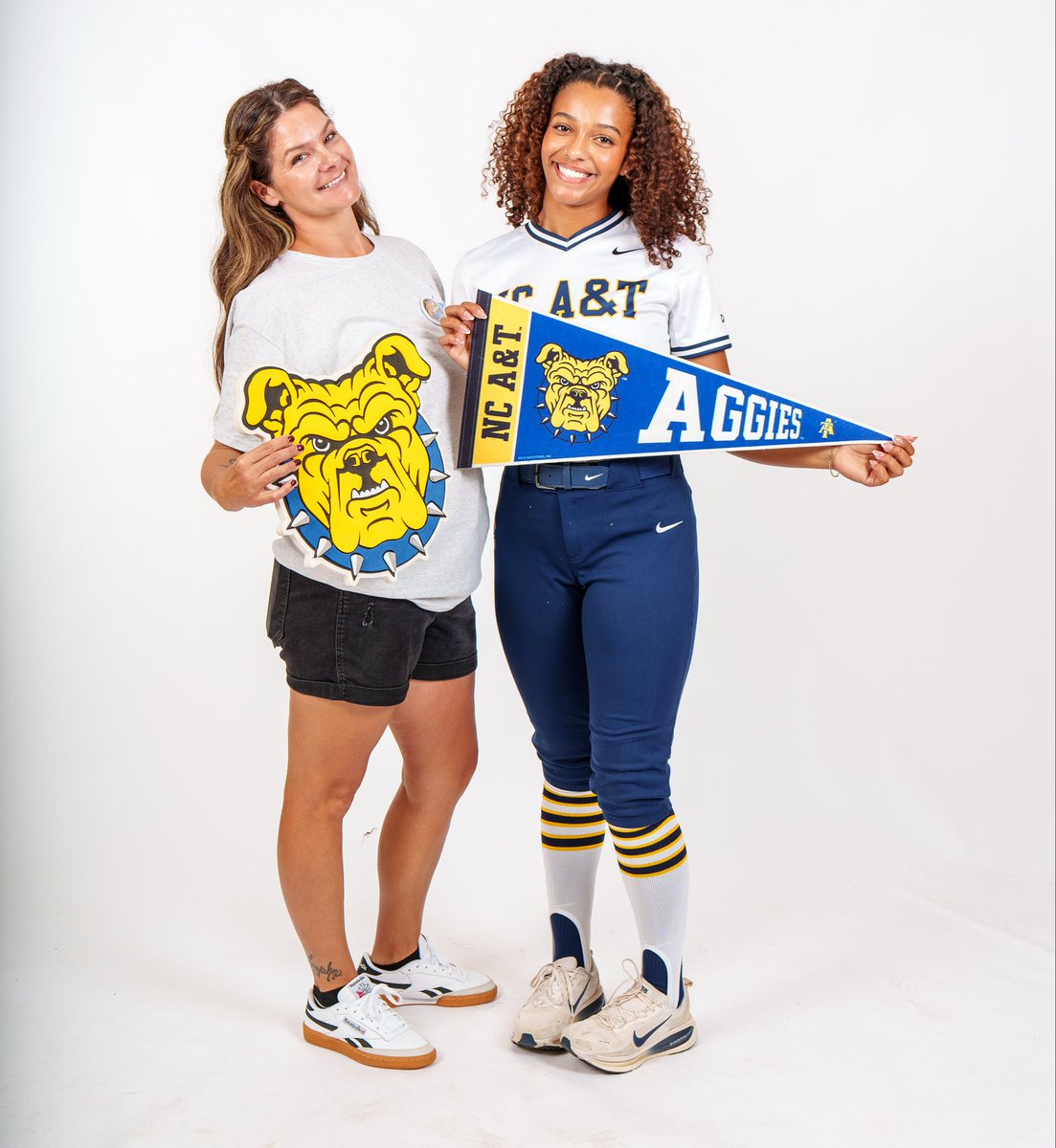 jayahnav_sb28's tweet photo. Officially an Aggie 💙💛🐾 
 @NCATSOFTBALL https://t.co/LFe9pHDDwq