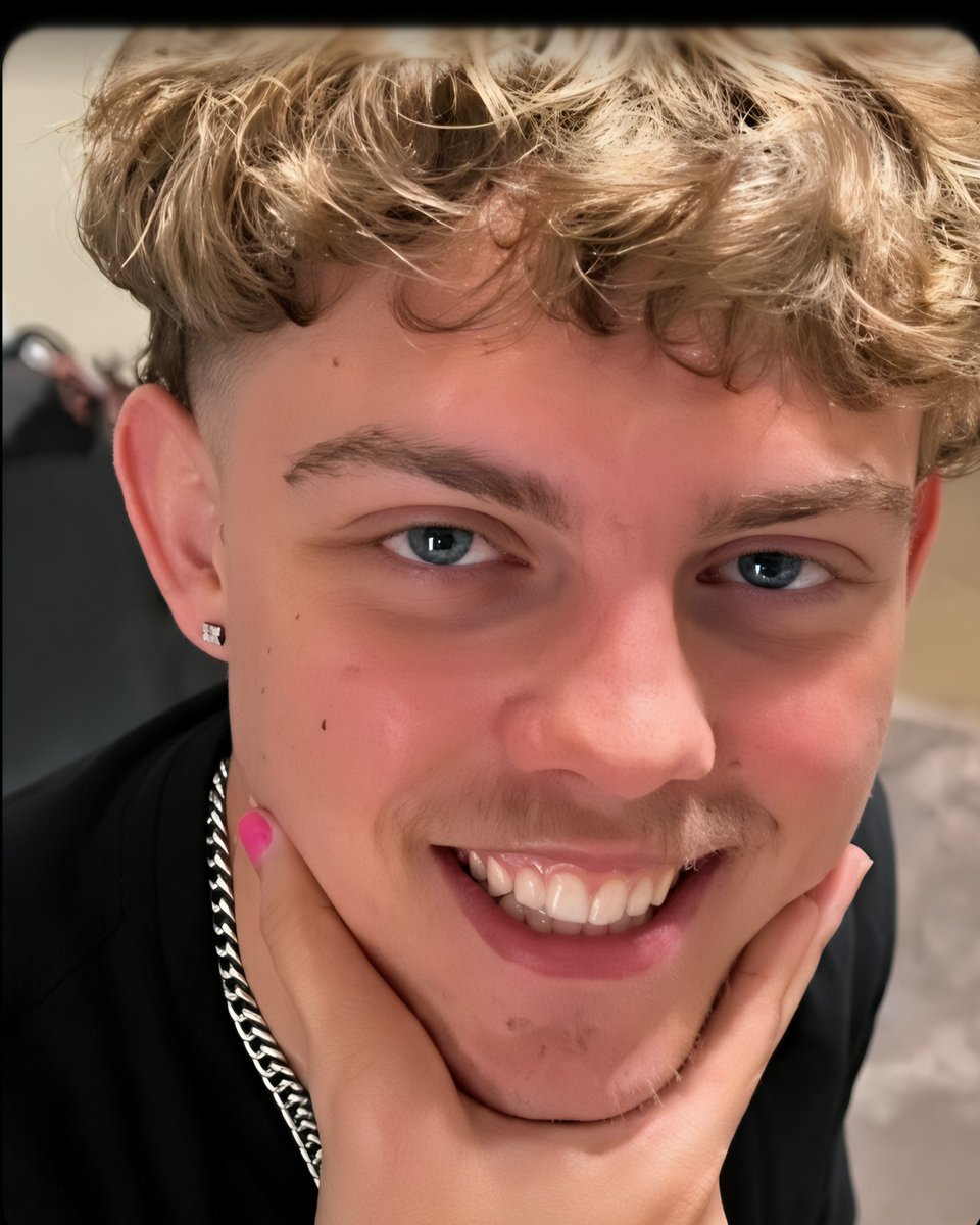 MichelleVetTech's tweet photo. Can we all pray for this beautiful soul🙏💙He bravely stood up for a young girl in cafeteria that was being bullied food thrown at her etc.  9 Cowards lynched him.  I pray for his full recovery, and thank you for stepping up you are a hero✅️😭 https://t.co/FlQRWFp6vS