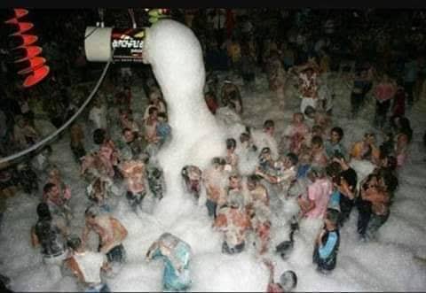 BlogNiteroi's tweet photo. @FluminenseIam É pra baile de espuma! 😂 https://t.co/uOkS5W5WWO