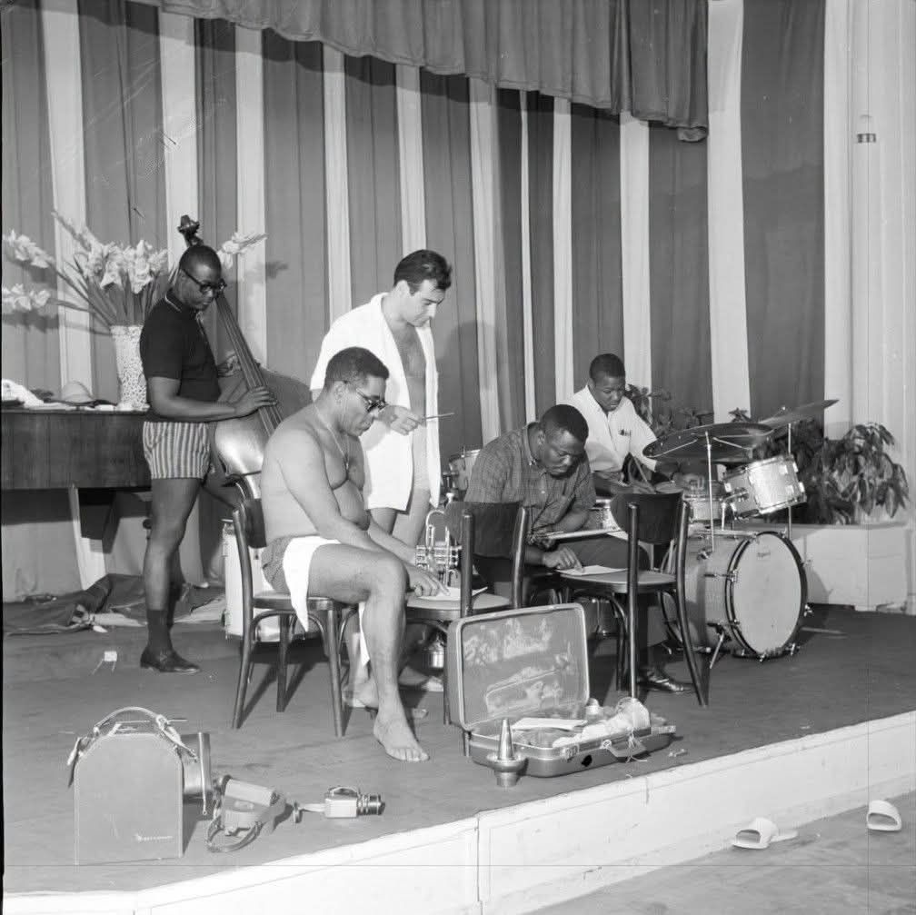 LibrarySheet's tweet photo. Dizzy Gillespie with Leo Wright, Lalo Schifrin, Chris White and Rudy Collins.

Antibes Juan-Les-Pins Jazz Festival in Juan-Les-Pins, France, July 24, 1962.

📸 Randi Hultin (from Nasjonalbiblioteket)
 #SML #sheetmusic #Noten #partituras #spartiti 乐谱 樂譜
https://t.co/KOduF8Q223 https://t.co/7UMG9FwhhB