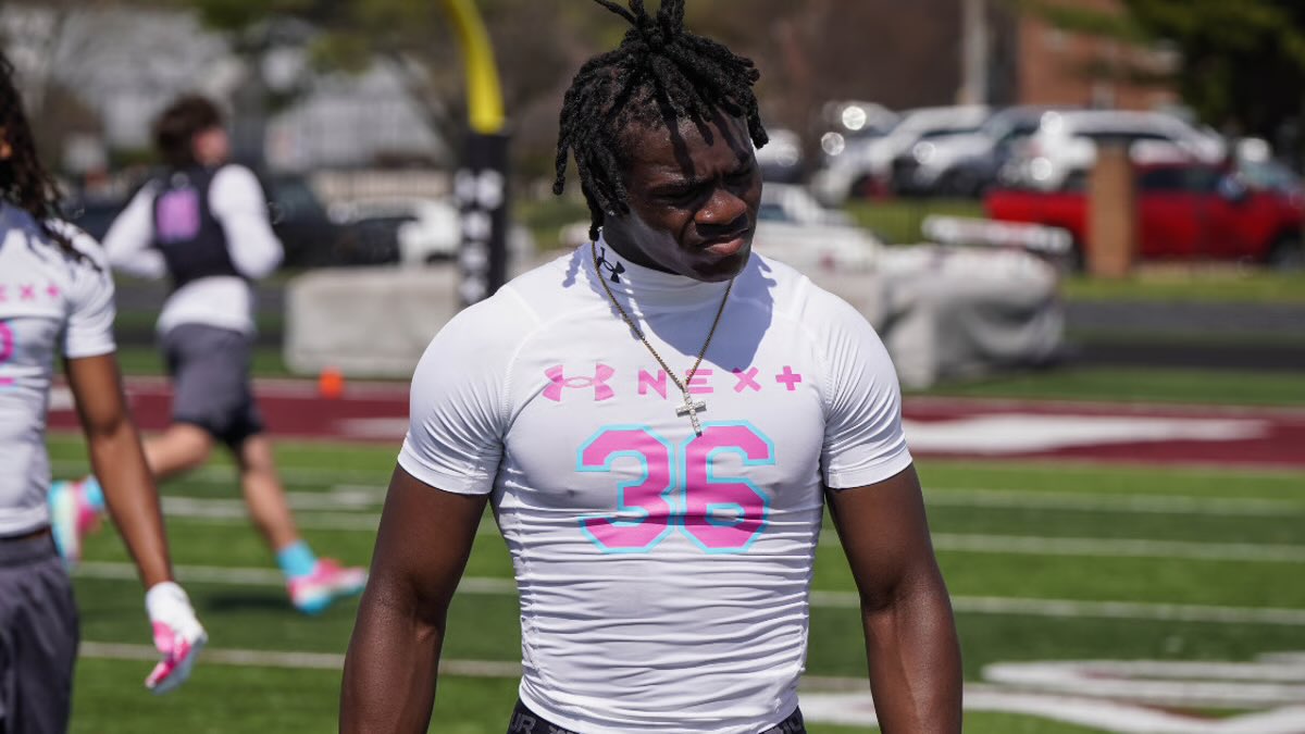 InsideTexas's tweet photo. NEW — Recruiting Humidor: Texas-Ole Miss Visitor List + 2027 Wide Receiver Recruiting intel

*Horns-Rebels visitors, w/ 2027 targets 
*WR recruiting intel on two targets 

LATEST, via @justinwells2424: https://t.co/xiISEcm9Gw (On3+) @InsideTexas @Rivals https://t.co/itpaU6q6Vr