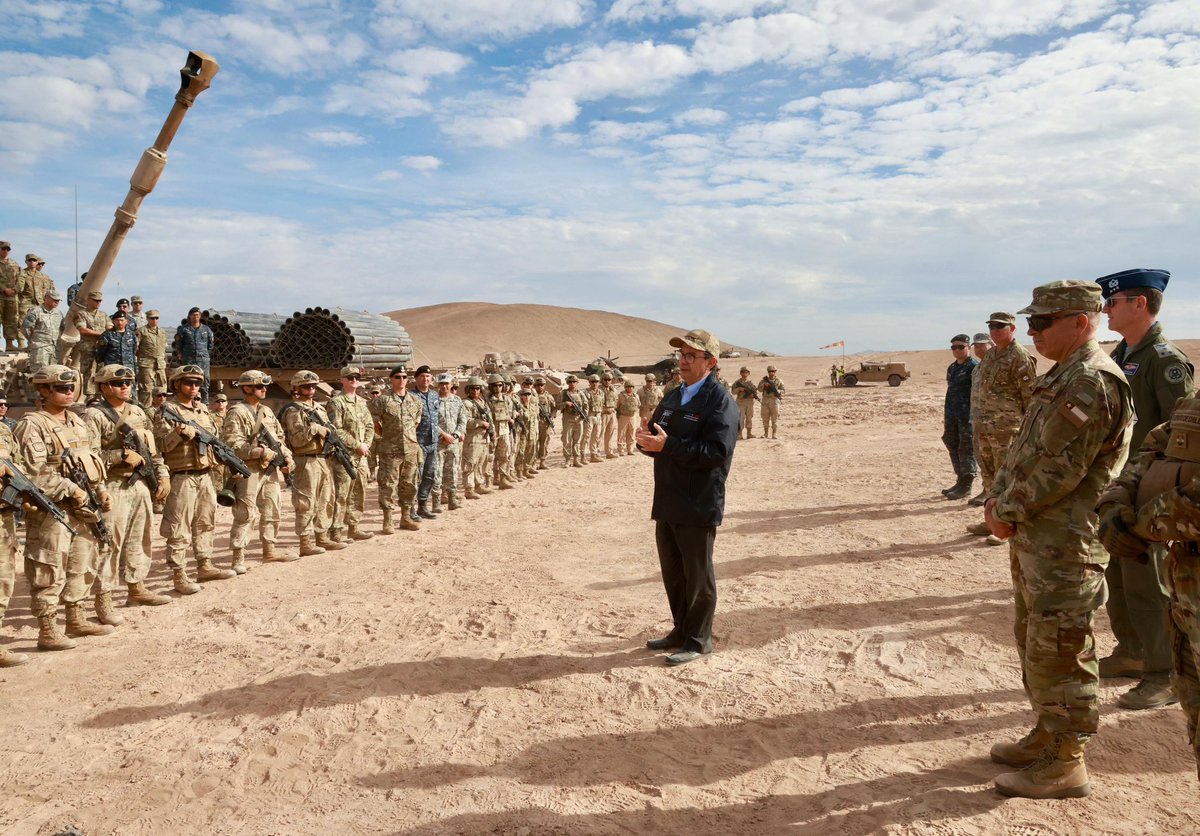 mindefchile's tweet photo. 🇨🇱 En Pozo Almonte, el ministro de Defensa visitó la 2.ª Brigada Acorazada “Cazadores”, junto al comandante en jefe del Ejército, general Pedro Varela, para conocer sus capacidades y nivel de preparación en un territorio estratégico para Chile. 🪖 https://t.co/ESSuT20xN4