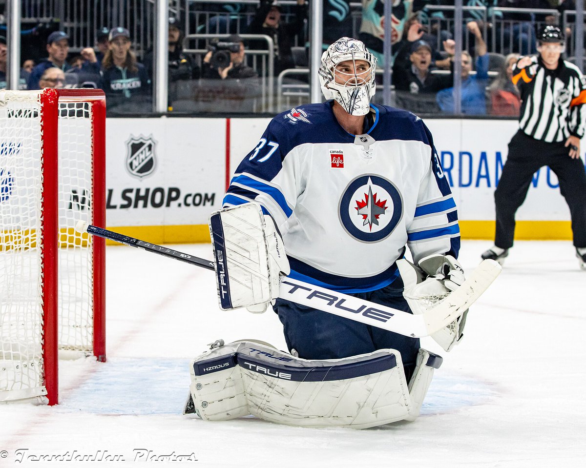 IOPICKS's tweet photo. 🚨 BLOCKBUSTER: The Devils have landed Connor Hellebuyck from the Winnipeg Jets.

Jets get Dawson Mercer, Nick Bjugstad, Nico Daws, prospect Alexander Command + 2 picks (2029 2nd, 2027 7th).

A 3x Vezina winner joins Jack Hughes in New Jersey. Quinn Hughes, you watching? 👀 https://t.co/3cuZZYOkjx