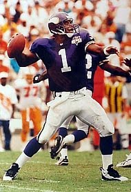 erniebert69's tweet photo. @purplelove021 This guy when I just a little kid learning to throw a spiral. Warren Moon was my idol in elementary school days https://t.co/nzfNZ7vgyu