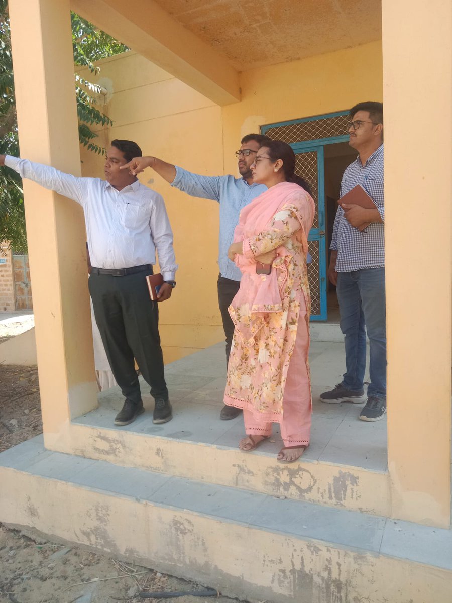 DmJaisalmer's tweet photo. जिला कलक्टर ने जलापूर्ति योजनाओं एवं हेडवर्क्स का किया निरीक्षण
नियमित एवं निर्बाध पेयजल आपूर्ति सुनिश्चित करने, डिग्गियों की भराव क्षमता बढ़ाने और तकनीकी व्यवधानों को न्यूनतम रखने के दिए निर्देश
@DIPRRajasthan
@RajCMO
@RajGovOfficial
#DIPRRajasthan 
#2साल_नव_उत्थान_नया_राजस्थान https://t.co/BMjK40rgFY