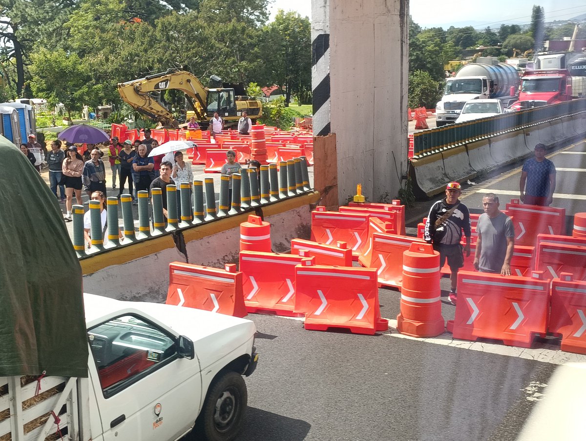 mipan1974's tweet photo. Cerrada la #autopita del sol por manifestantes... Exigen agua 

Tramo México - cuernavaca, entrada a #Cuernavaca altura Chamilpa 
@AztecaMorelos @GobiernoMX @MorelosCongreso @GuillermoCinta https://t.co/mLk3HQ7PYG