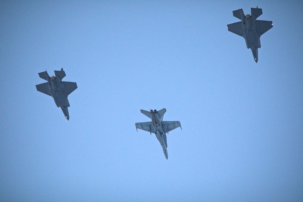 FinnishAirForce's tweet photo. The Finnish Defence Forces' F-35A fighter jets JF-509 and JF-511 arrived at the Lapland Air Wing in Rovaniemi on 23 October at 5:56 pm. This marks the 2nd delivery of new fighter jets to Finland. A total of four 🇫🇮 F-35s have now arrived in Finland.

➡️ https://t.co/JkvImOJkAH https://t.co/A0dt0C7Vc2