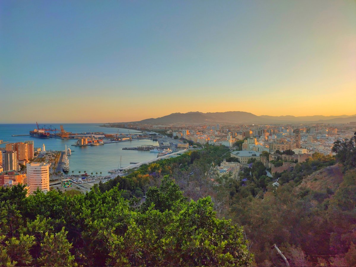 OrgullodeMalaga's tweet photo. Un atardecer en #Málaga
#SienteMLG https://t.co/BlDluXCPB9
