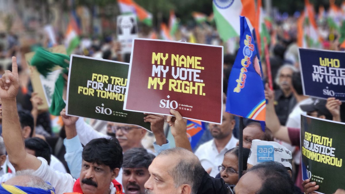 sioindia's tweet photo. As part of the nationwide protest called by People Against SIR on October 23 against the Central Government’s decision to ban protests against SIR at Jantar Mantar, Delhi, a joint protest march was held in Bengaluru to protect democracy and demand the cancellation of SIR. https://t.co/pnPwbrLHBs