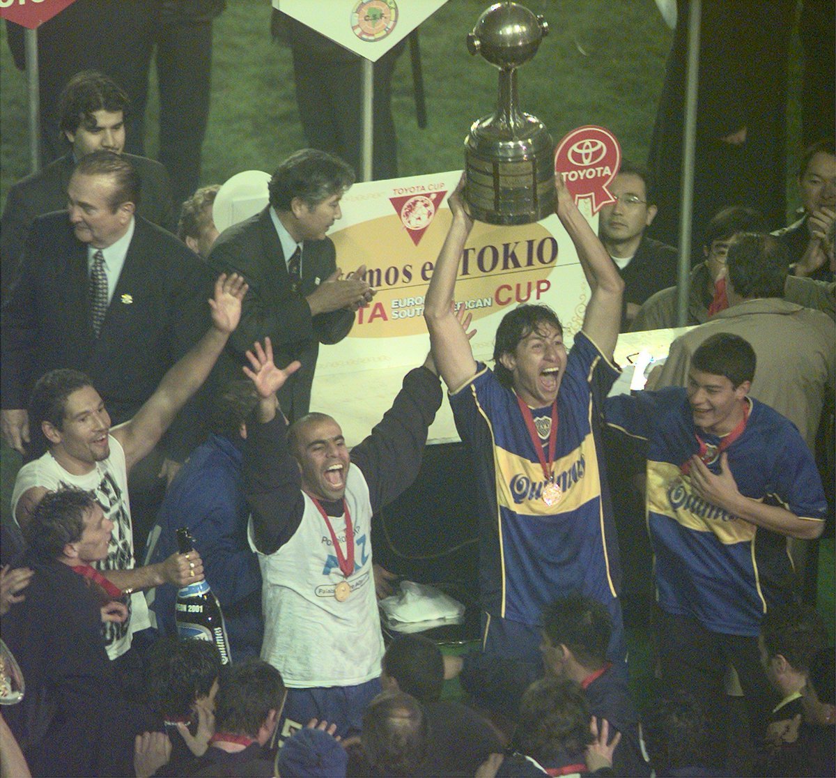 12_CABJ_12's tweet photo. Libertadores 2001 https://t.co/3xQAPlmFLN