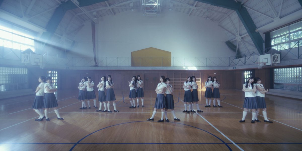 MusicCultureinf's tweet photo. メンバーの絆の強さを描いた Rain Tree初の全員曲「台風の夜」
悲願のMUSIC VIDEO メイキングで撮影の裏側公開！
🔗https://t.co/spr4QsoXmw 
福島県川俣町を舞台に描かれるノスタルジックな世界
雨に打たれながら踊り続ける16人に注目！

#新野楓果「ずっと夢見ていた、メンバー全員で一つの曲を歌うという夢が、「台風の夜」で叶いました。7月4日に掲げた2,500人という目標を、たくさんの方が一緒に叶えてくださったからこそ生まれた一曲です。16人でのMV撮影も初めてで、本当に楽しくて、忘れられない時間になりました。これからも皆さんと一緒に育てていきたい、大切な曲です」

#RainTree