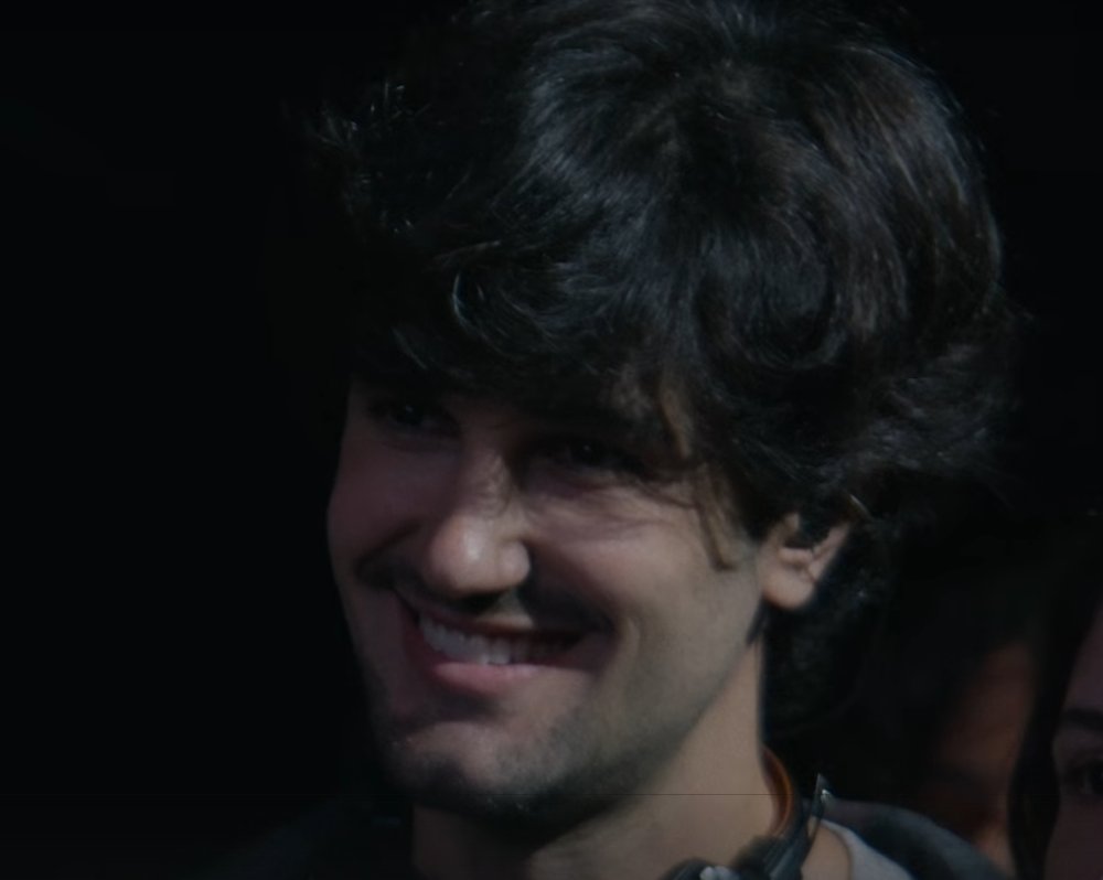 prongsplatz's tweet photo. não aguento eles se olhando com esses sorrisos https://t.co/okhkroM6fx